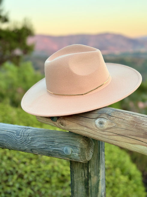 GIDDY UP GOLD CHAIN HAT