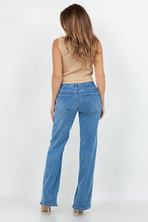 CLASSIC STRAIGHT-LEG STRETCH JEAN