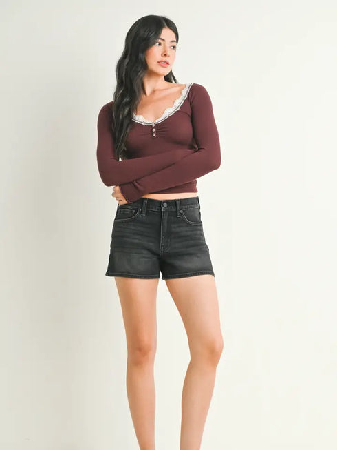 CLEAN HEM STRETCH DENIM SHORT