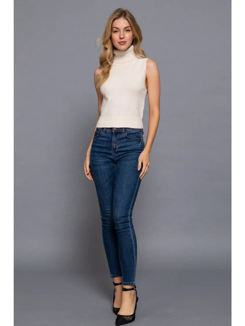 SLEEVELESS NECK SWEATER TOP